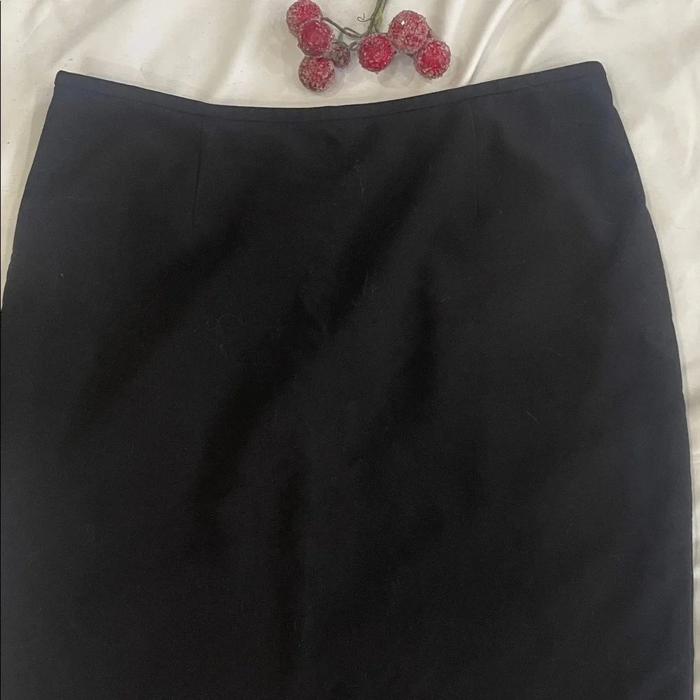 Calvin Klein Black Pencil Skirt: Timeless Elegance 📚🖋️ - Picture 7 of 16